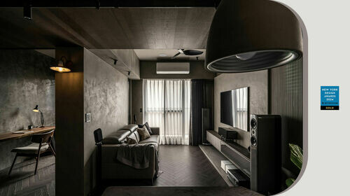 2024紐約設計獎金獎! 墨奕空間設計 深色系工業風住宅 彷彿置身於寧靜世界裡